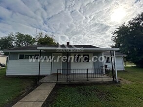 Building Photo - 231 Lindenwood Dr