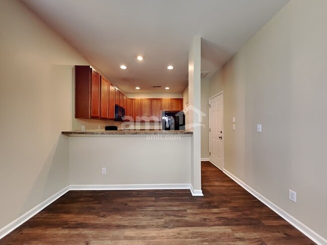 Foto del edificio - 241 Meadow Wood Rd