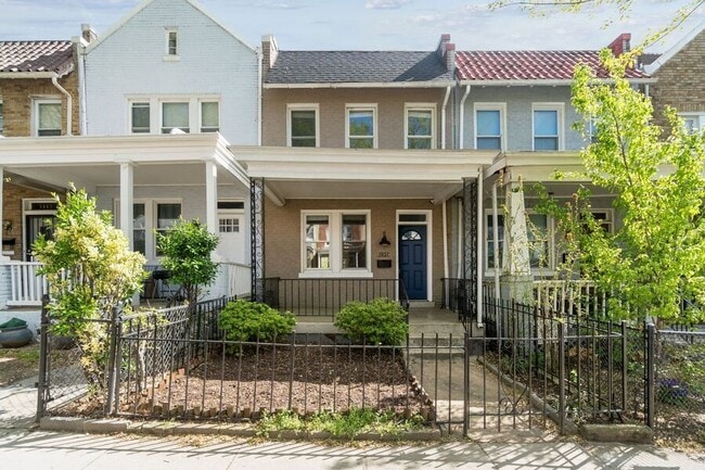 Photo - 1937 Bennett Pl NE House