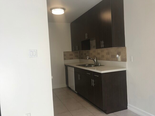 Foto del edificio - 5239 Lindley Ave
