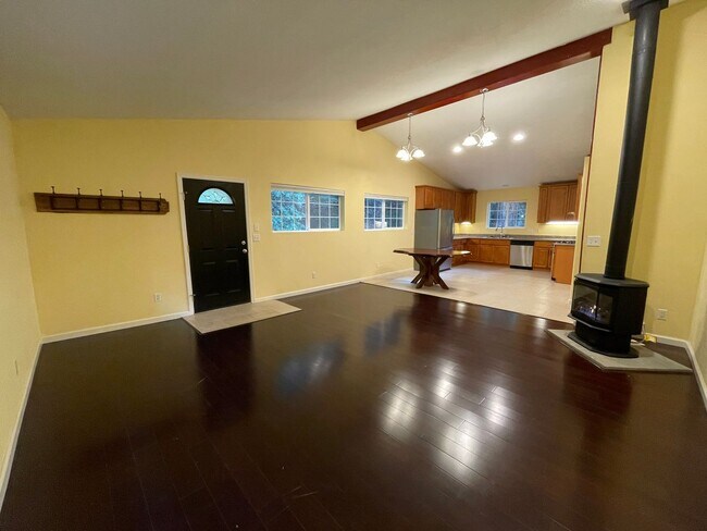 Foto del edificio - 14006 Fern Rd