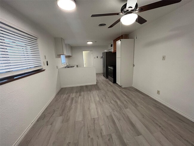 Foto del edificio - 617 Forest Ln