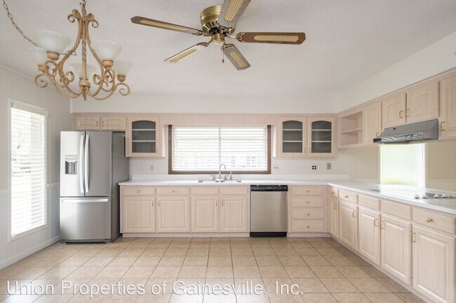Foto del edificio - 4 br, 2.5 bath House - 5322 NW 13th Avenue