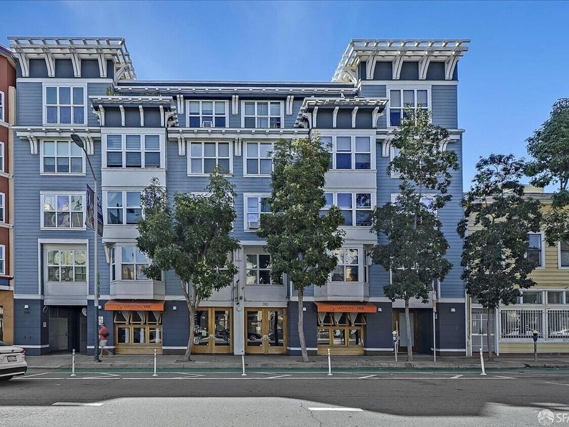 Foto principal - Charming, quiet, backyard facing, warm 2BR...