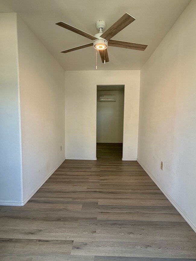 Foto del edificio - 4007 Deleuil Ave