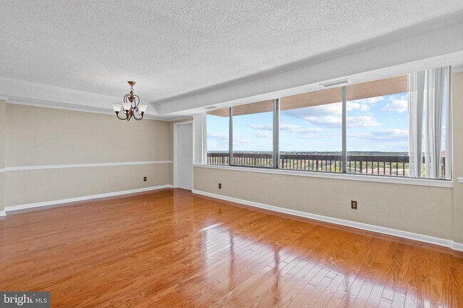 Foto del edificio - 3709 S George Mason Dr