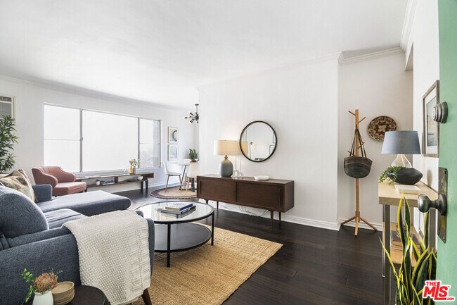 Foto del edificio - 1112 N Olive Dr