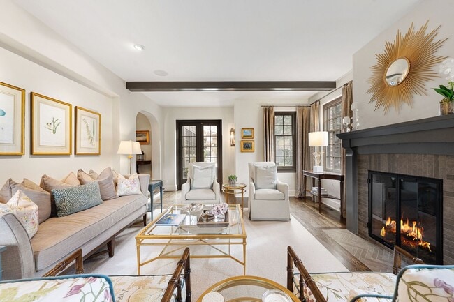 Photo - 580 Race St House