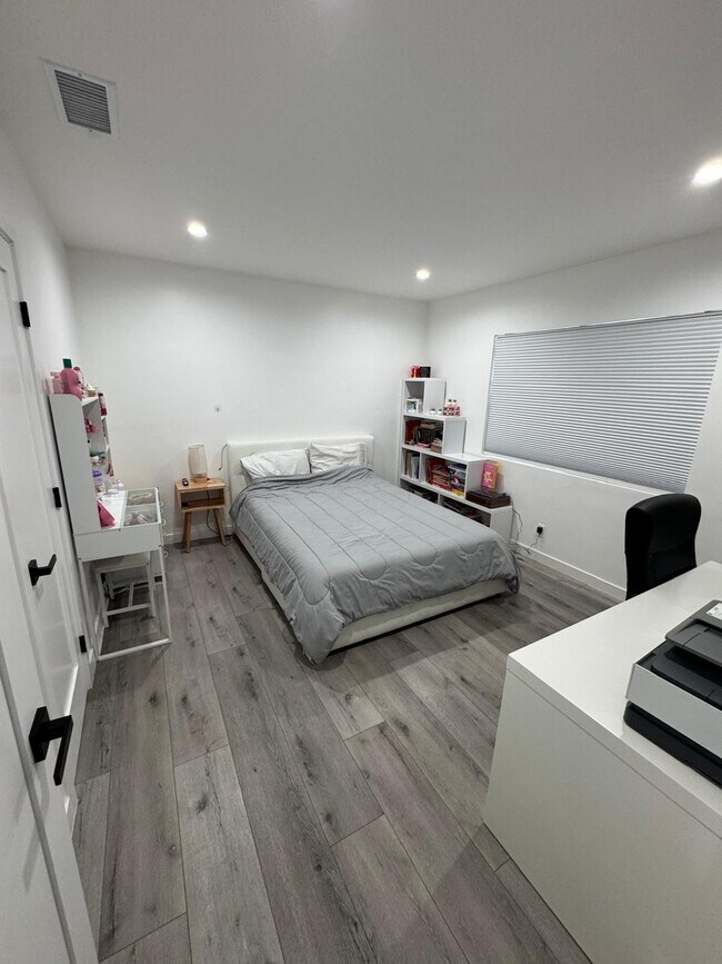 Foto del edificio - 7101 Sunnybrae Ave