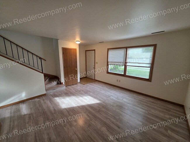 Foto del edificio - Spacious 2 bedroom 2 bathroom duplex in Hi...