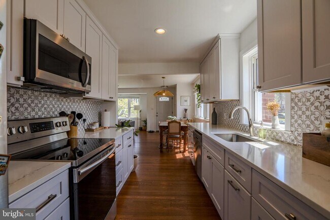 Foto del edificio - 3104 Gumwood Dr
