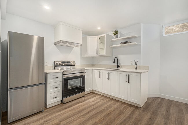 Building Photo - 1665 Teakdale Ave