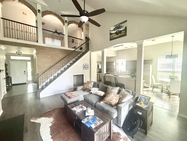 Foto del edificio - 5125 Creek Bend Dr