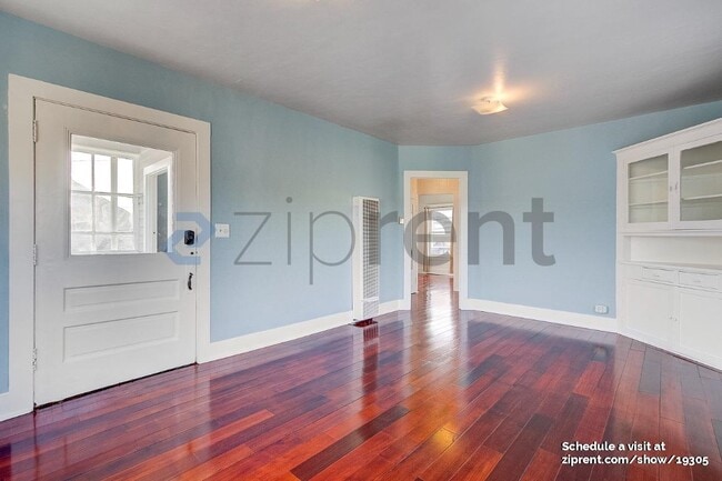 Building Photo - Unit B