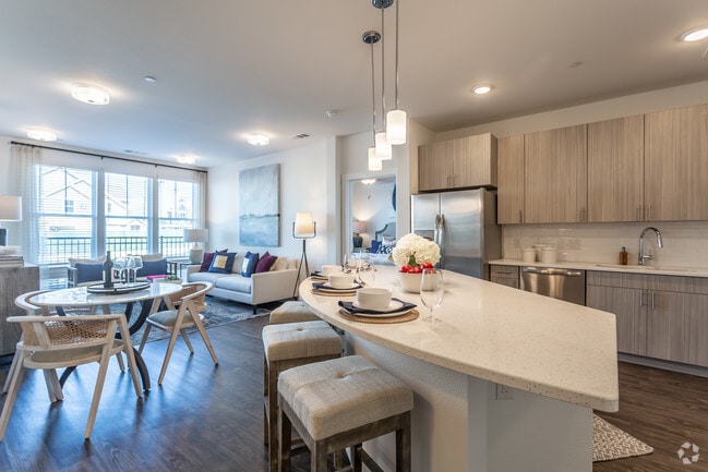 Kitchen - Lakeside Row Apartments