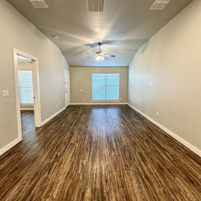 Foto del edificio - 2108 N Jayton Ave