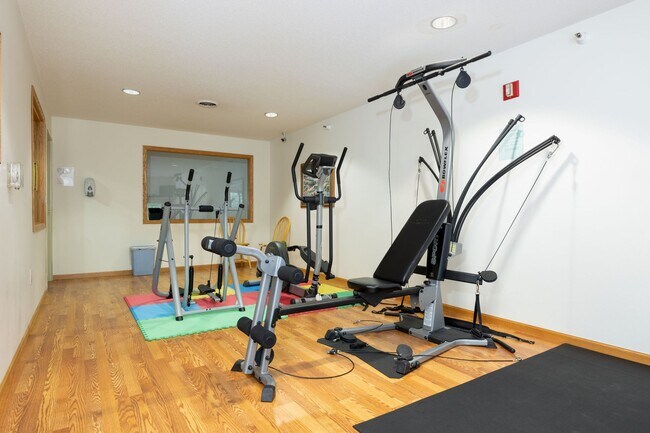 Foto del edificio - Pine Ridge Apartment Homes - 135 Marcou Rd...