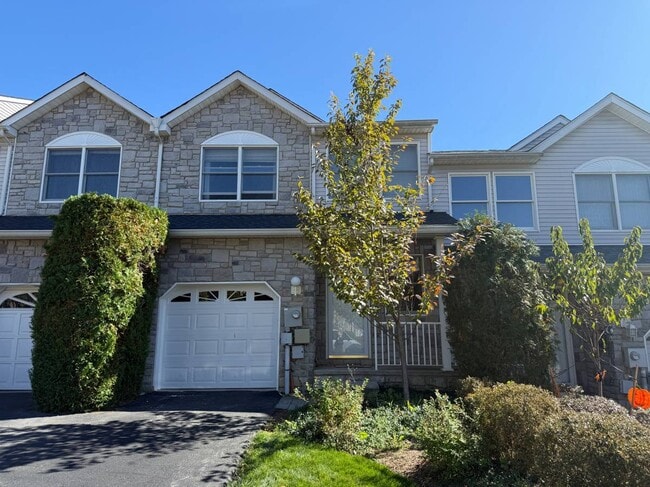 Building Photo - 17 Springhill Dr