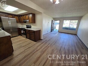 Building Photo - 809 NW C St