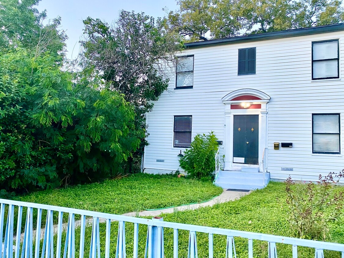 Front View - 427 Eleanor Ave