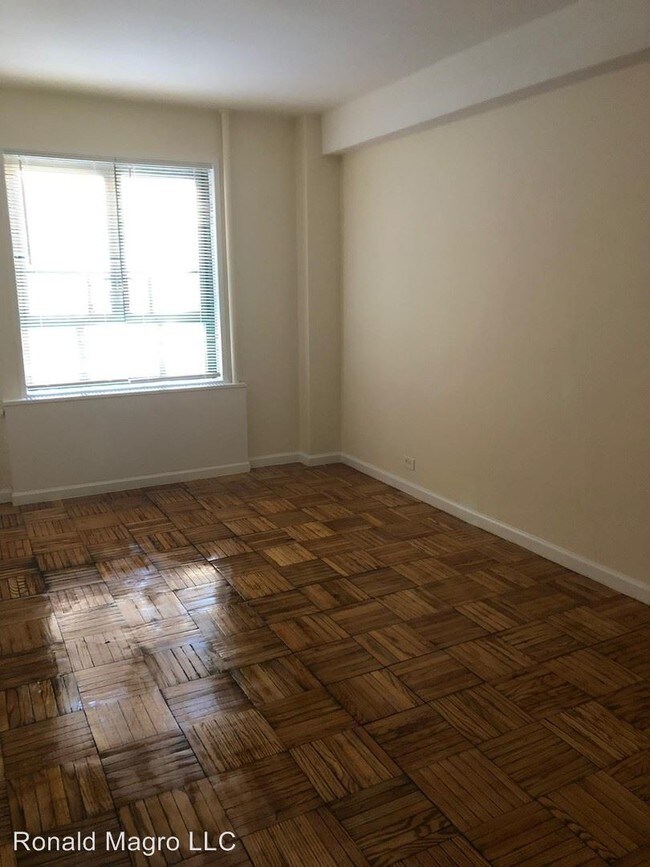 Foto del edificio - 1604 Metropolitan Ave