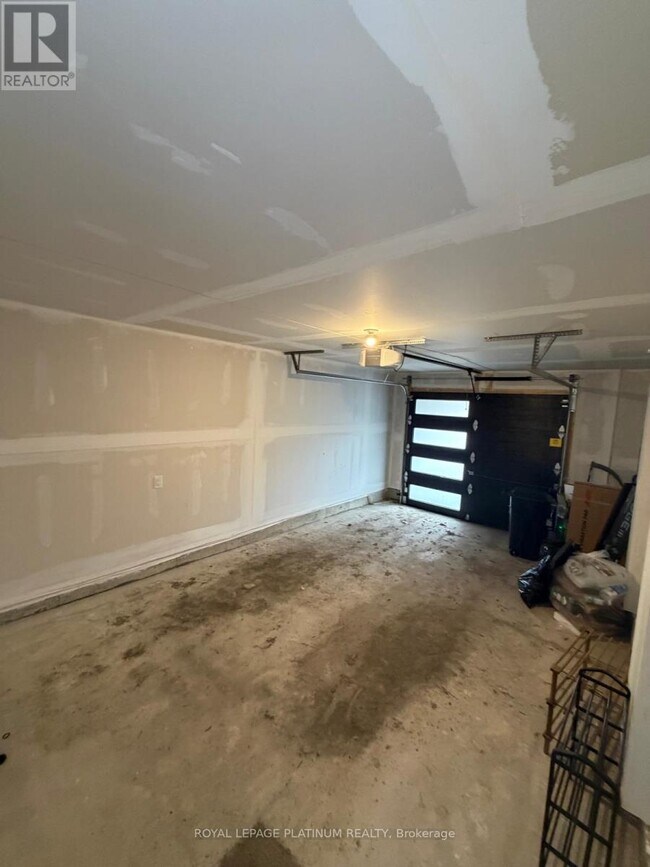 Building Photo - 290 Equestrian Way