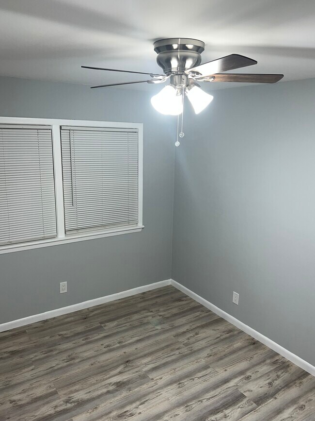 1BD/1BTH BEDROOM - Clarissa Properties