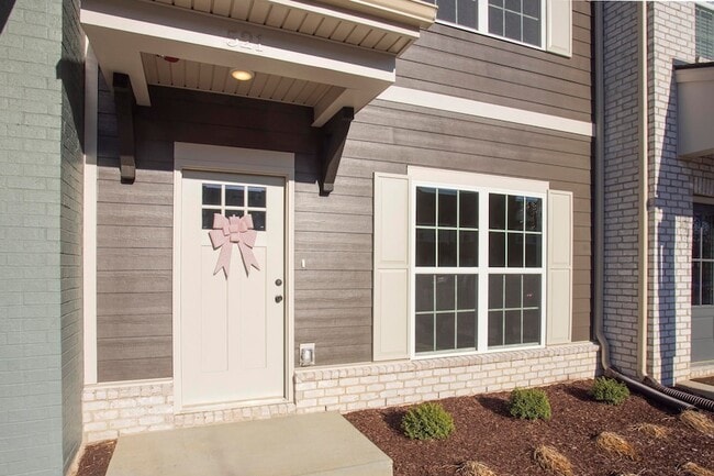 Building Photo - 521 Tappan Private Ln