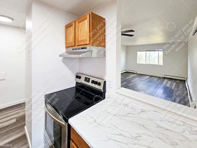 Foto del edificio - 2 br, 1 bath 4plex - 4270 Loomis Ave D D