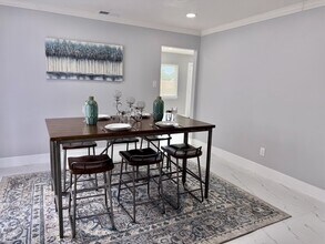Building Photo - 3419 Southdown Dr