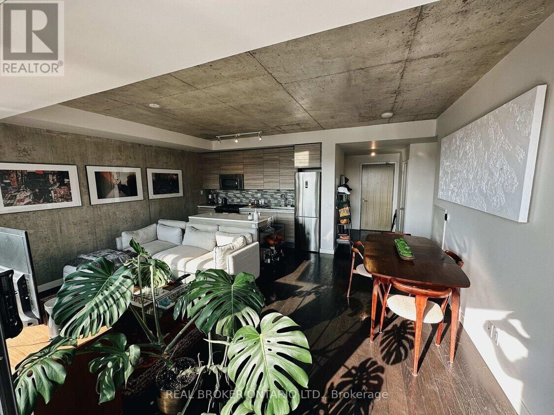 Photo principale - 111-111 Bathurst St
