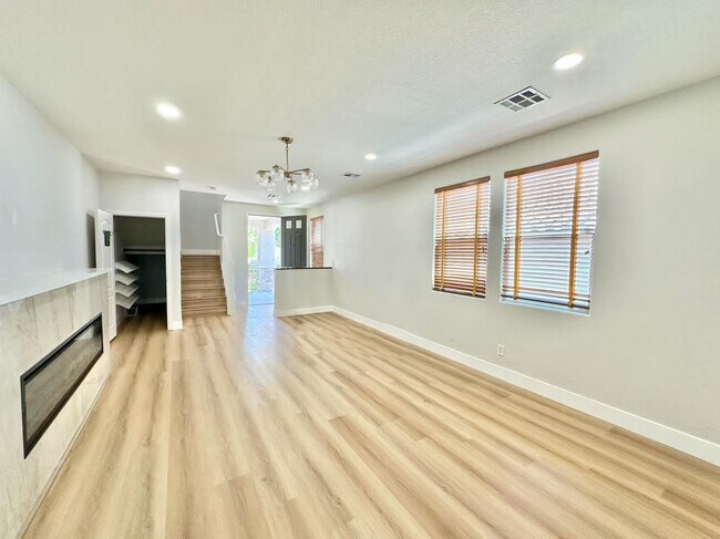 Foto del edificio - 3393 Jasmine Vine Ct