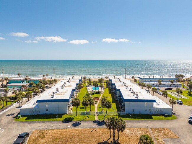 Building Photo - Furnished Coastal Living Condo