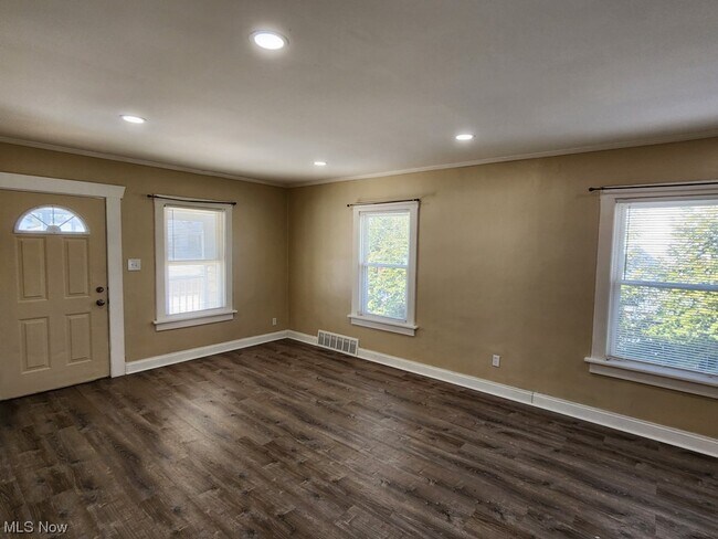 Building Photo - 21134 Northwood Ave