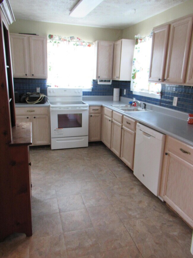 Building Photo - 1407 Cherry St