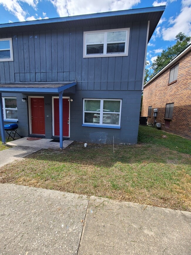 Building Photo - 3202 SW 26 Way