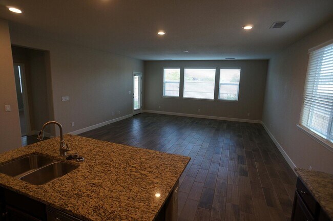 Building Photo - 10097 Quintana Dr