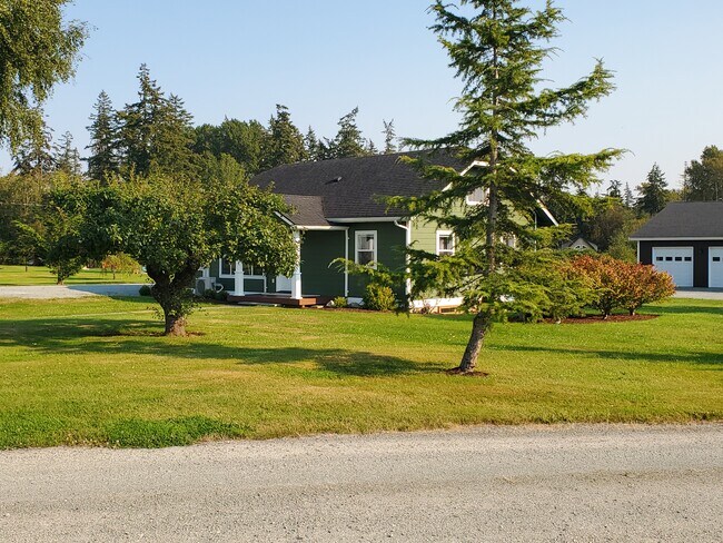 Building Photo - 13580 Bayview Rd