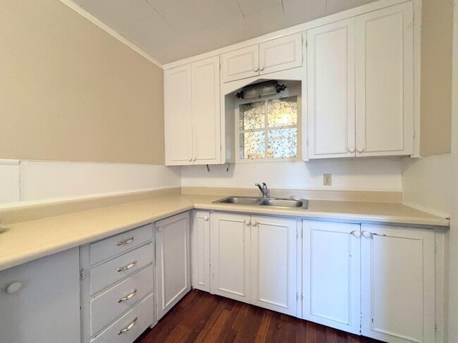 Building Photo - 514 Eshelman St