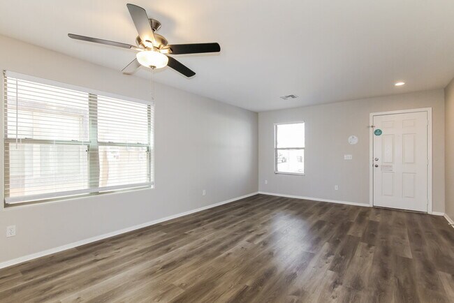 Foto del edificio - 973 E Doris St