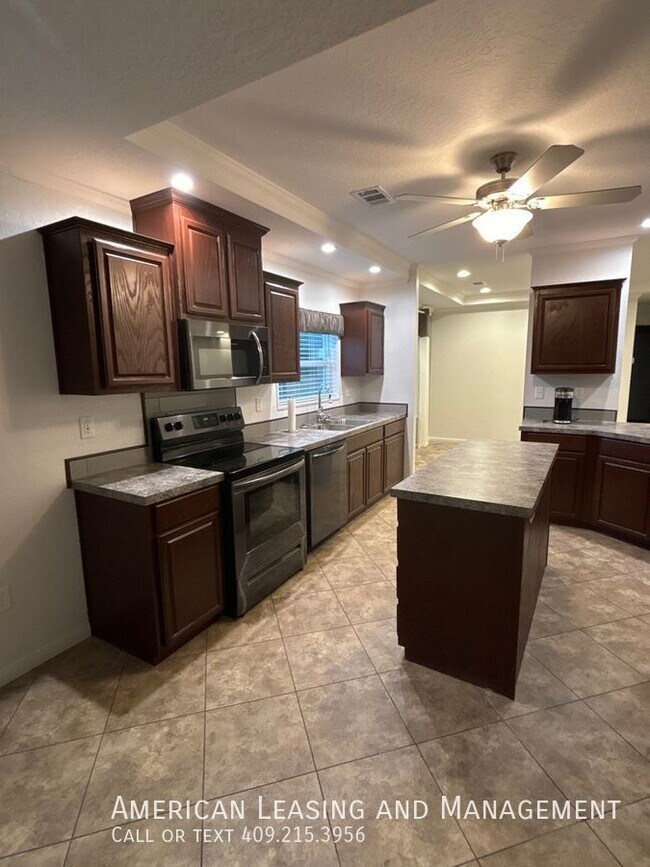 Foto del edificio - *HOLIDAY SPECIAL!* $100 OFF First Full Mon...