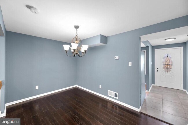 Building Photo - 5333 King Arthur Cir