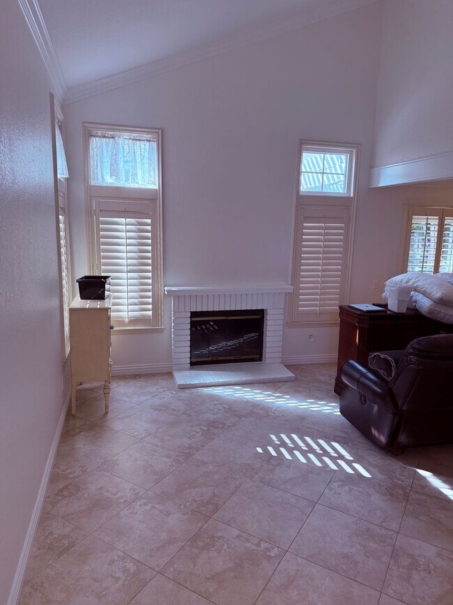 Foto del edificio - Updated 3BD/2.5BA 2-Story Townhouse in Pri...