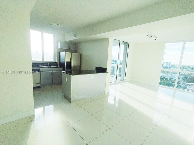 Foto del edificio - 1871 NW S River Dr