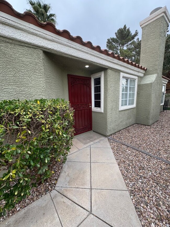Building Photo - 9224 Kentucky Oaks Dr