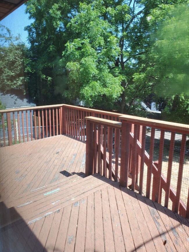 Building Photo - 3Bd/ 2BA Single family home in quiet neigh...