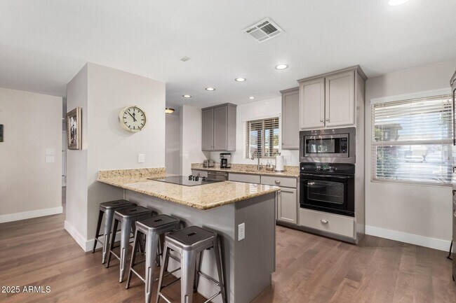 Foto del edificio - 6839 E Earll Dr