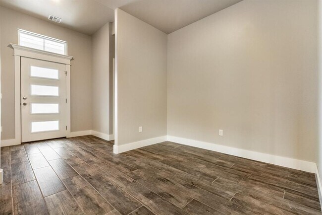 Foto del edificio - 2541 Fallview Dr