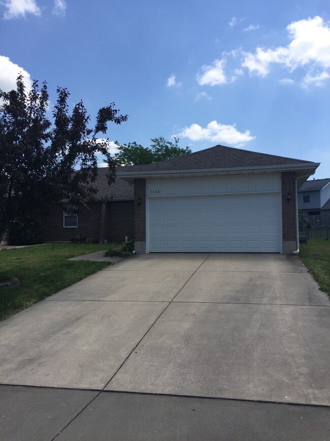 Building Photo - 3360 S Parkmont Ct