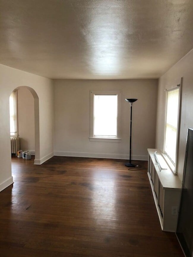Building Photo - 3 Bed, 1 Bath Home Conveniently located to...